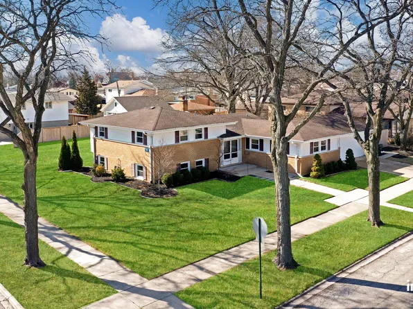 7731 Maple St, Morton Grove, IL 60053