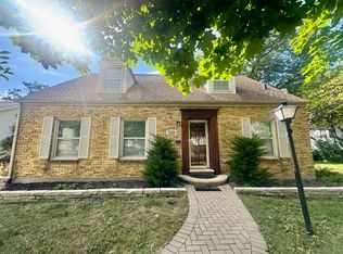 518 Clark St, Elgin, IL 60123