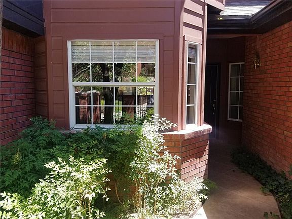 4th image of 26 Williamsburg Dr