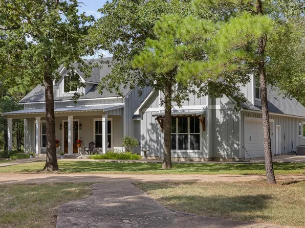 526 Piney Creek Rd, Winchester, TX 78945