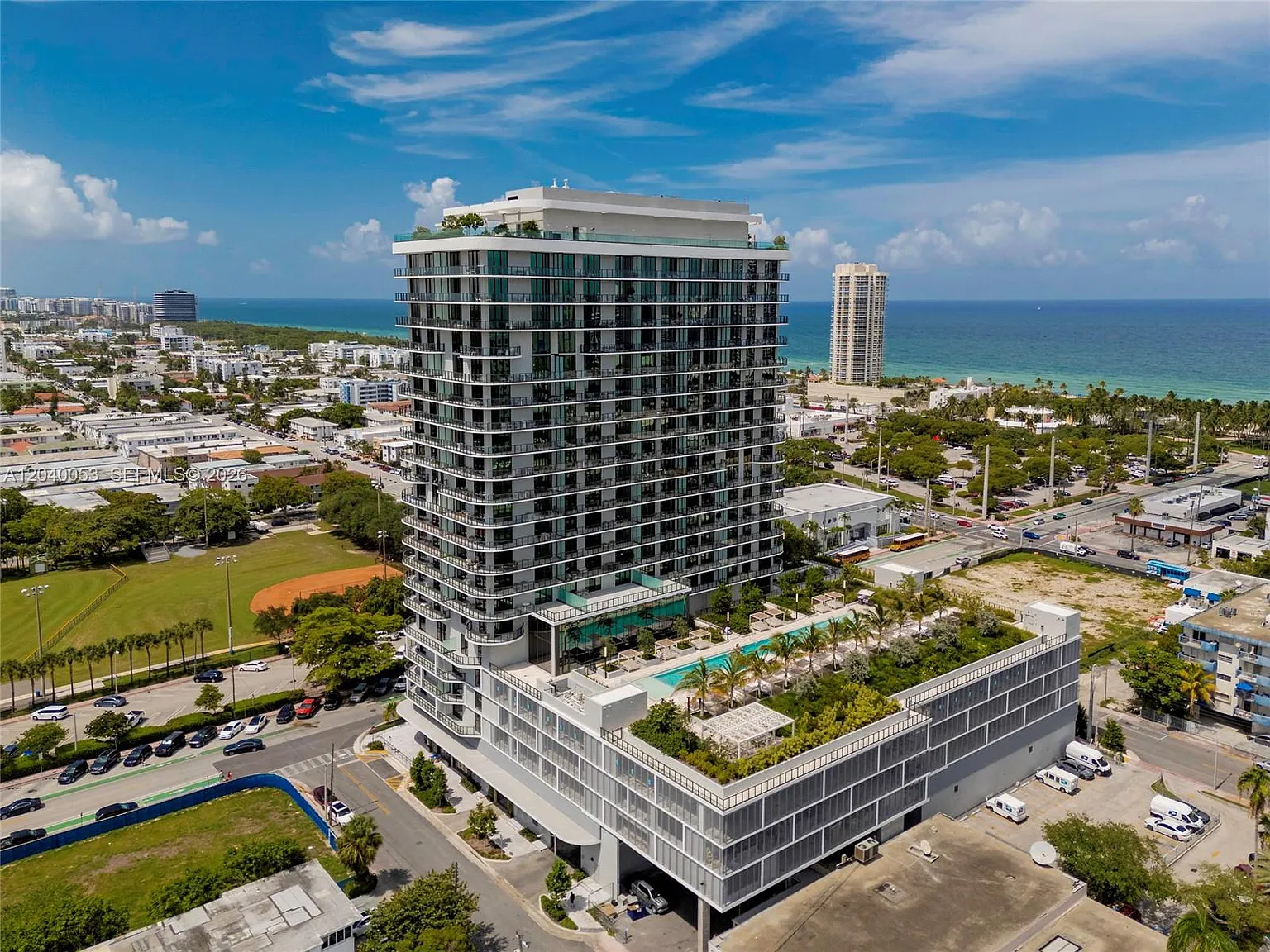 2 bed, 2.0 bath, 698 sqft, $6,500 — Photo 3