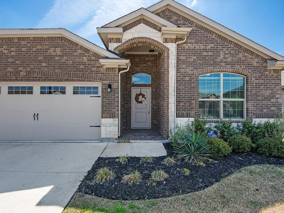 1st image of 712 Blackthorne Dr