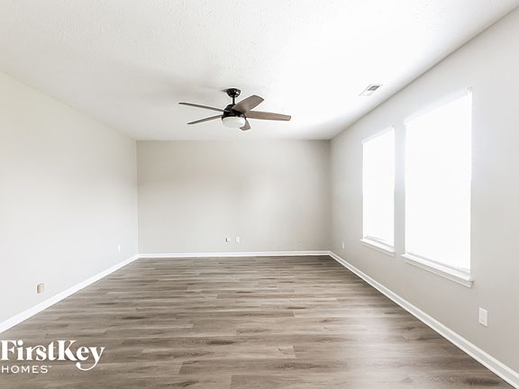 3rd image of 7925 Willow Wind Cir