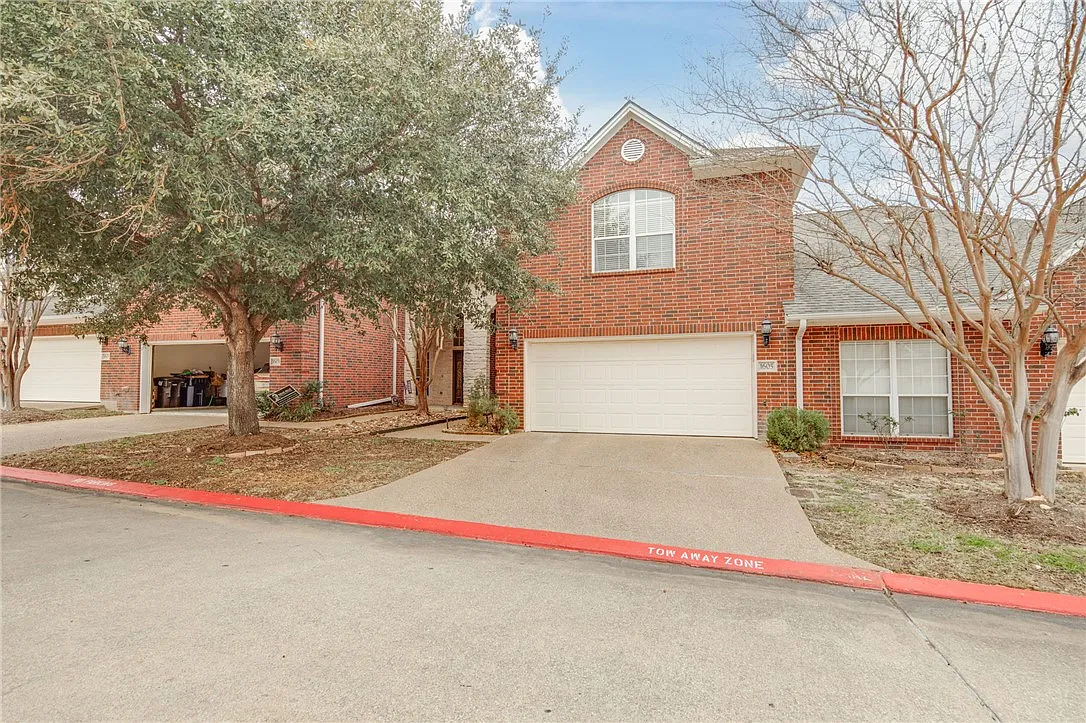 3 bed, 1898 sqft, $2,000 — Photo 1
