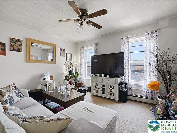 5th image of 530 Auburn St