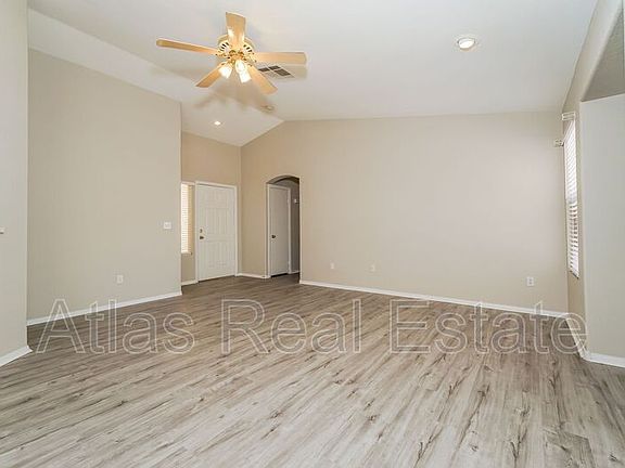 3rd image of 128 Honey Locust Dr