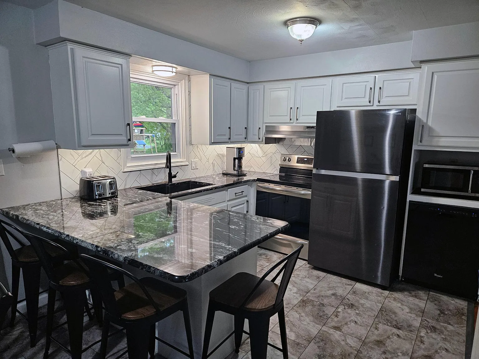 3 bed, 1134 sqft, $1,850 — Photo 3
