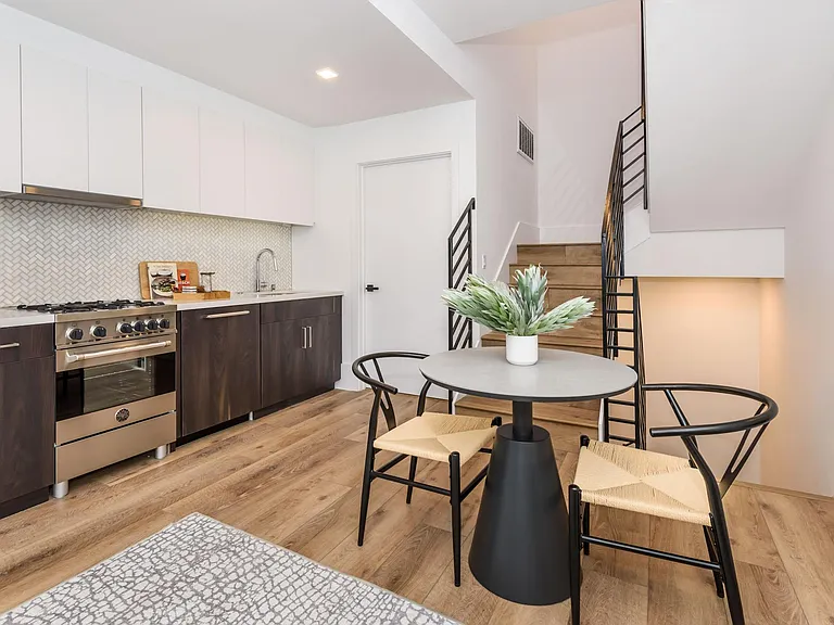 1288 Howard St #330 — Photo 14