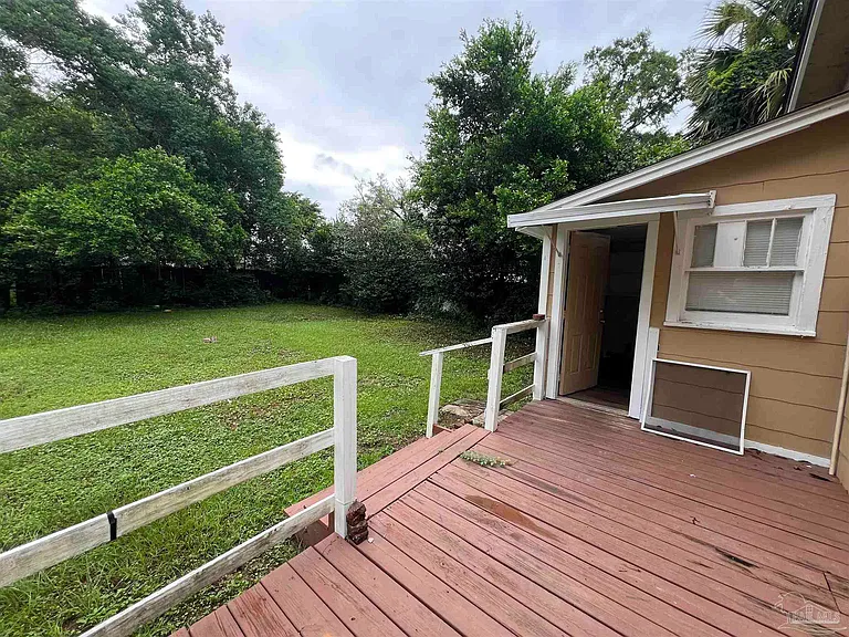 3104 W Gadsden St — Photo 17
