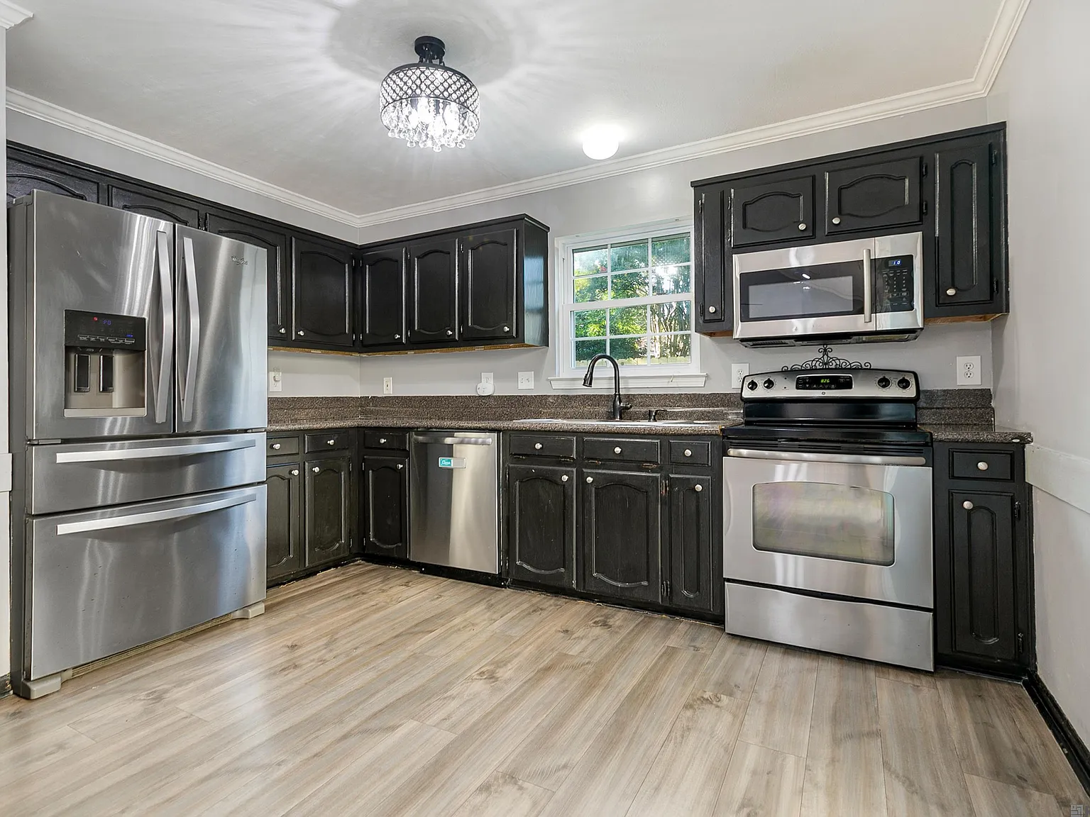 3 bed, 1783 sqft, $2,100 — Photo 3