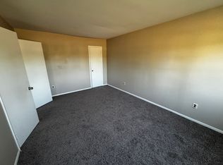 6 Locust Ct, Sicklerville, NJ 08081