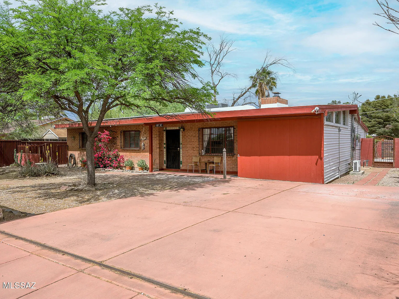 3 bed, 1.5 bath, 1710 sqft, $2,100 — Photo 3