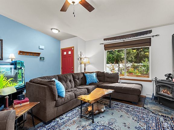 4th image of 21516 Park Drive E