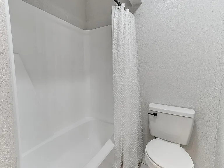 425 Dauphin Ave — Photo 11