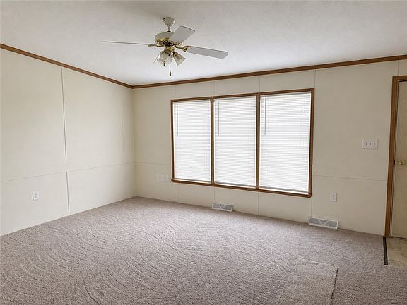 2nd image of 4901 Colonial Cir
