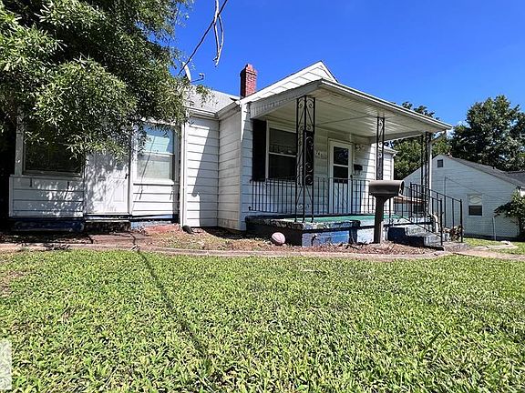 3rd image of 746 Melville Ave