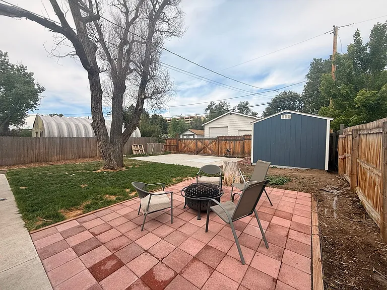 2421 Chase St — Photo 34
