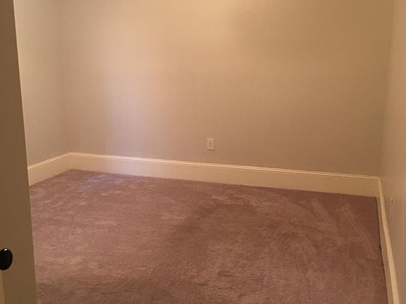 First bedroom/small/office(no closet)