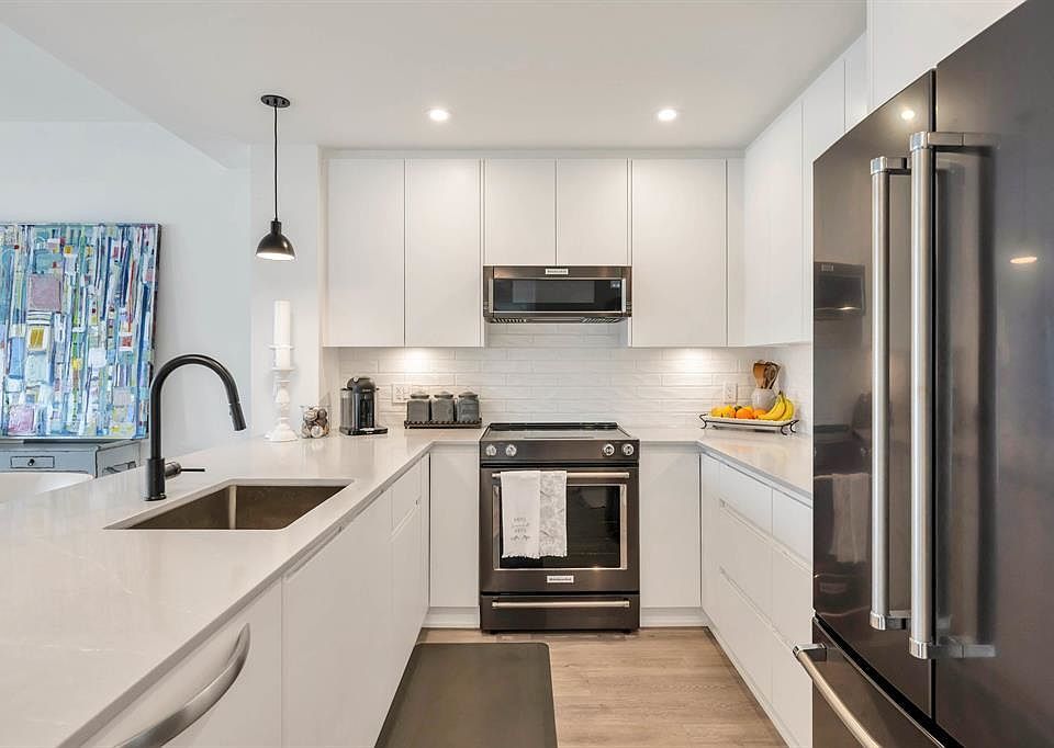 1st image of 2180 Kelly Ave #2506