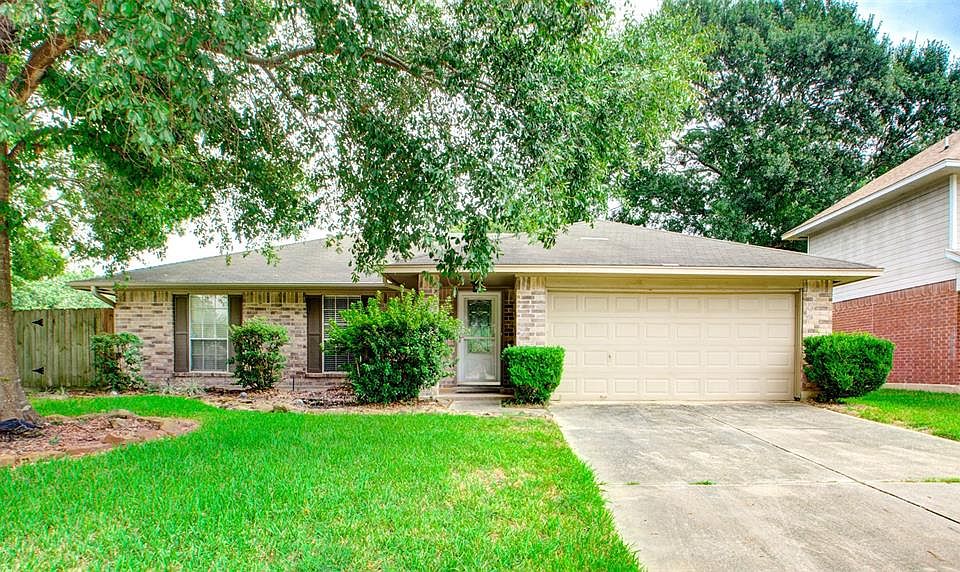 1st image of 2411 Old Oak Ln