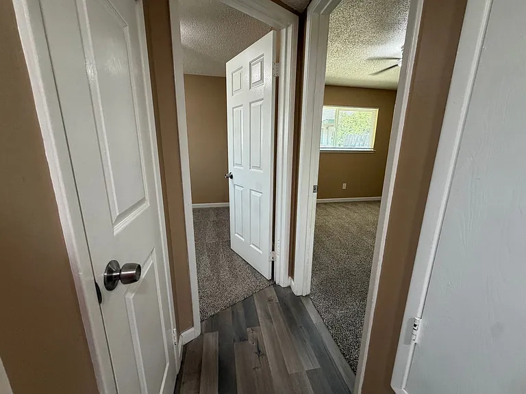 5725 Woodleigh Dr — Photo 13