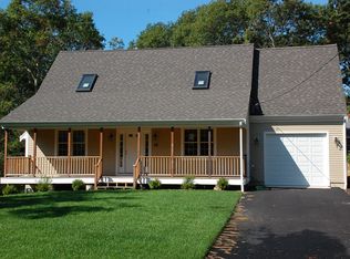 30 Valley Rd, Mashpee, MA 02649