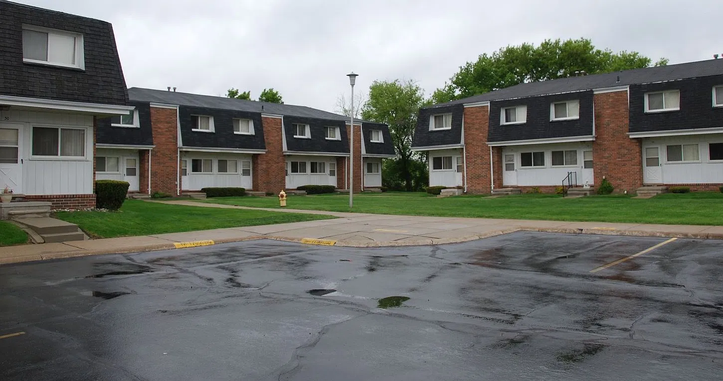 Riverside Manor Townhouses — Photo 4