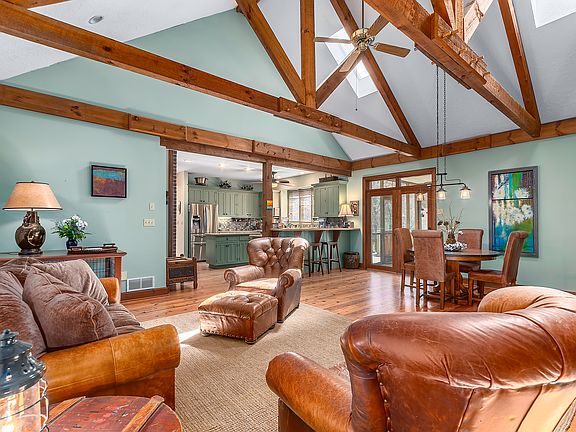 Vaulted Ceilings/Wood Beams