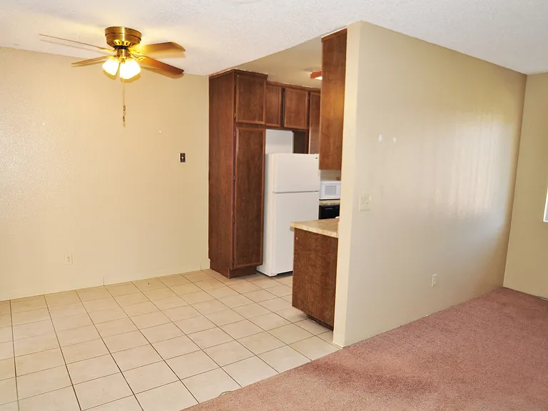 Ashwood Apartments — Photo 10