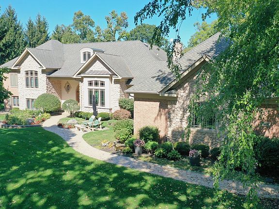2nd image of 24092 W Old Oak Dr