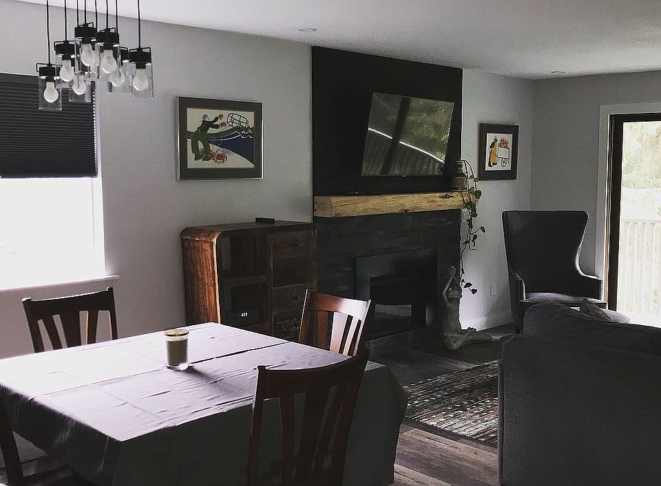 Dining & Living rooms 