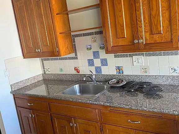 3rd image of 625 Sylvan St APT 1