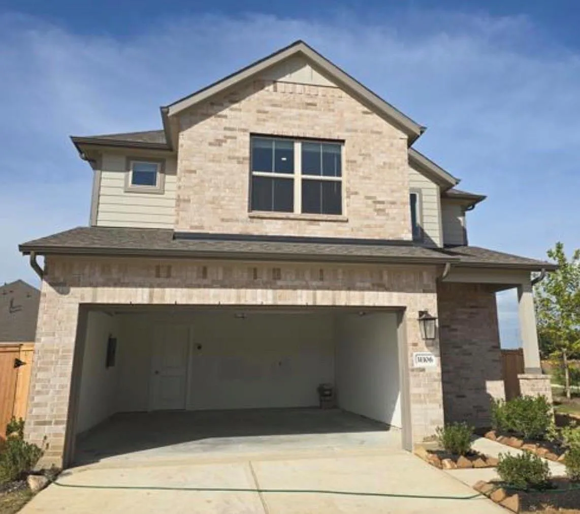 4 bed, 2.5 bath, 2452 sqft, $2,800 — Photo 1