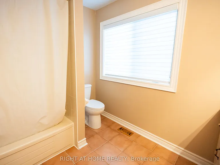 2427 Erin Centre Blvd — Photo 23