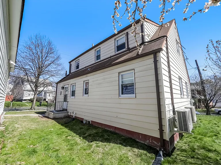 262 James St — Photo 22