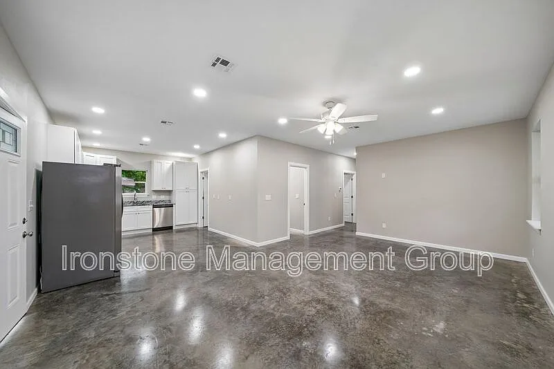 2 bed, 2.0 bath, 1200 sqft, $1,400 — Photo 3