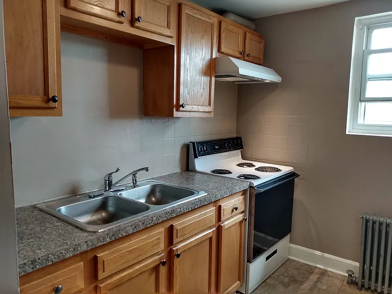 579 Guilford Ave #3 — Photo 6