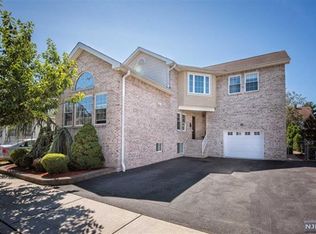 28 Kossuth St, Wallington, NJ 07057