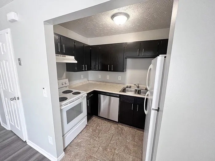 2612 Crisnic Ct #2612 — Photo 3