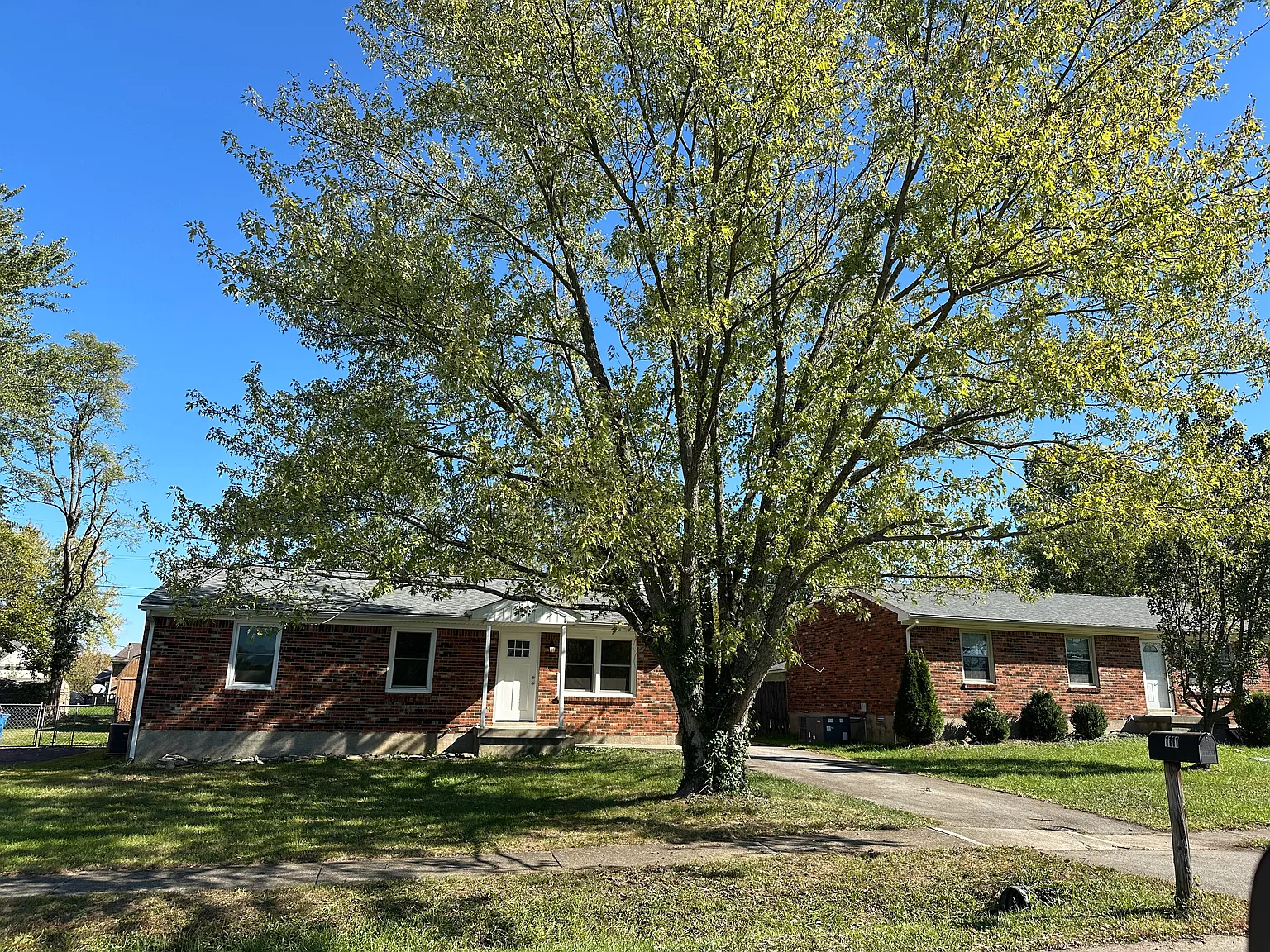 1111 Heatherbourne Dr photo 1