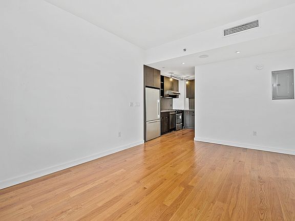 4th image of 123 Melrose St APT 752
