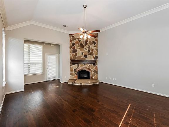 3rd image of 28235 Chalet Park Dr