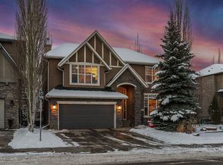 353 S Discovery Ridge Blvd SW, Calgary, AB T3H5T6