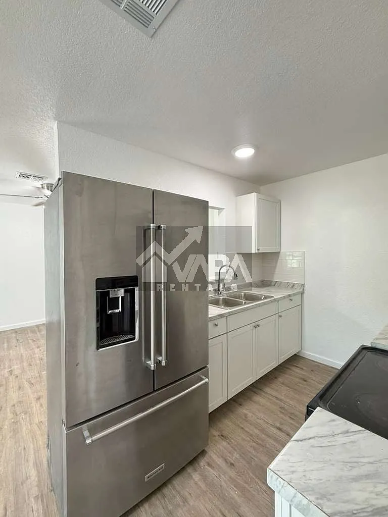 3 bed, 1301 sqft, $1,900 — Photo 3