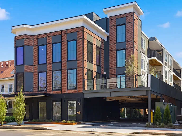 589 Bedford St — Photo 14