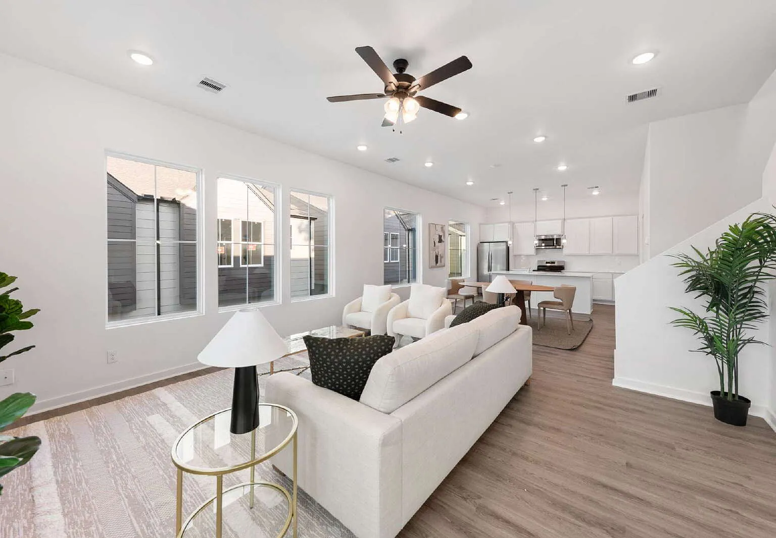 3 bed, 2.5 bath, 1703 sqft, $2,200 — Photo 3