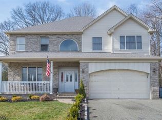 20 Greenbriar Ct, Boonton, NJ 07005