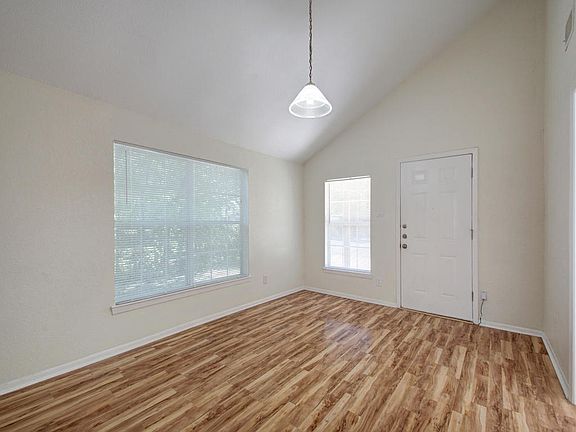 1306 Pine St-MLS_Size-005-18-Family Kitchen Dining 531-1024x