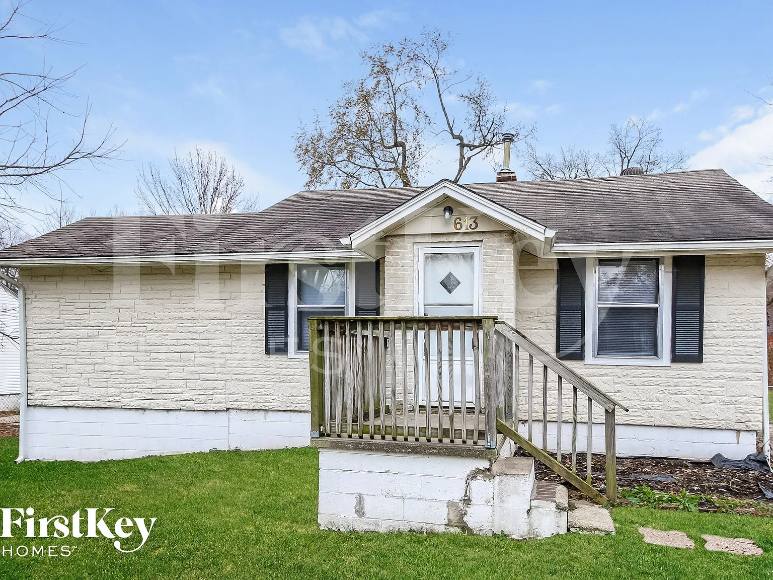 3 bed, 1.0 bath, 846 sqft, $1,425 — Photo 1