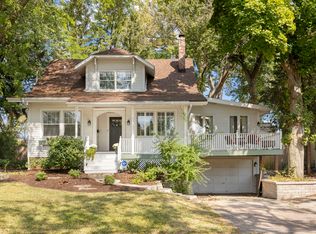 711 Lakeside Dr, Wheaton, IL 60187